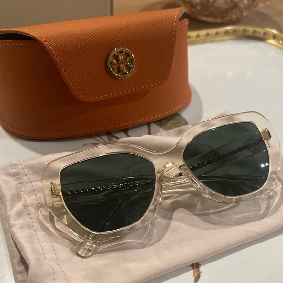 Tory Burch Clear and Green Sunglasses - Picture 10 of 12